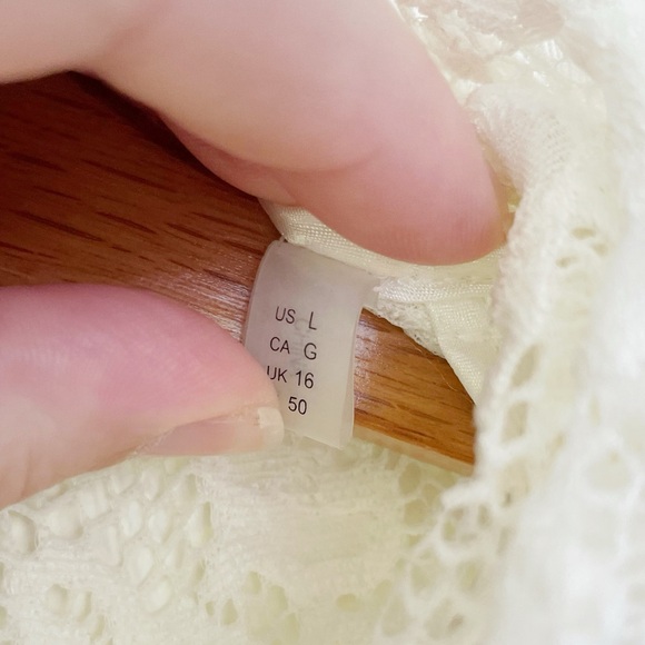 Elie Tahari Porcelain Cream White Lace Twist Neck Top L Large Mock Neck - Picture 9 of 10